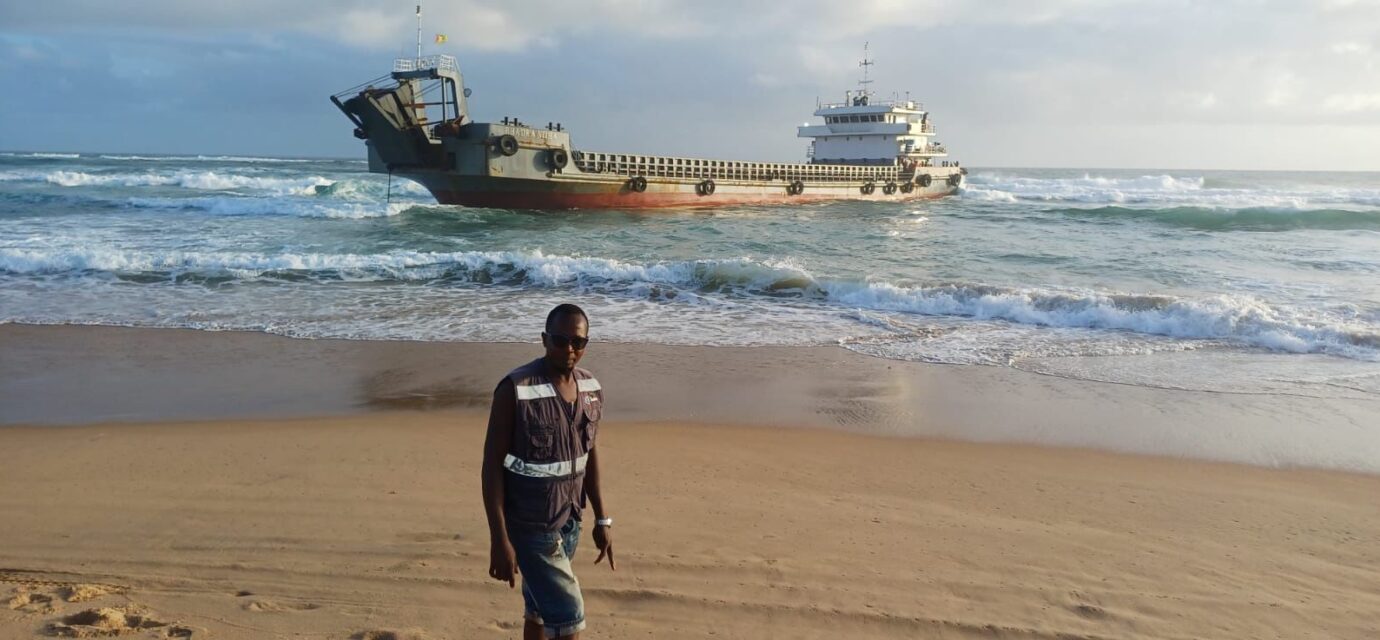 Gaza: Navio encalhado está vazio e não representa ameaça