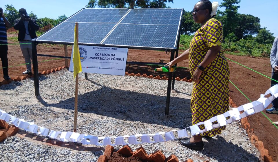 UniPúnguè oferece sistema fotovoltaico ao Centro de Saúde de Mutindiri