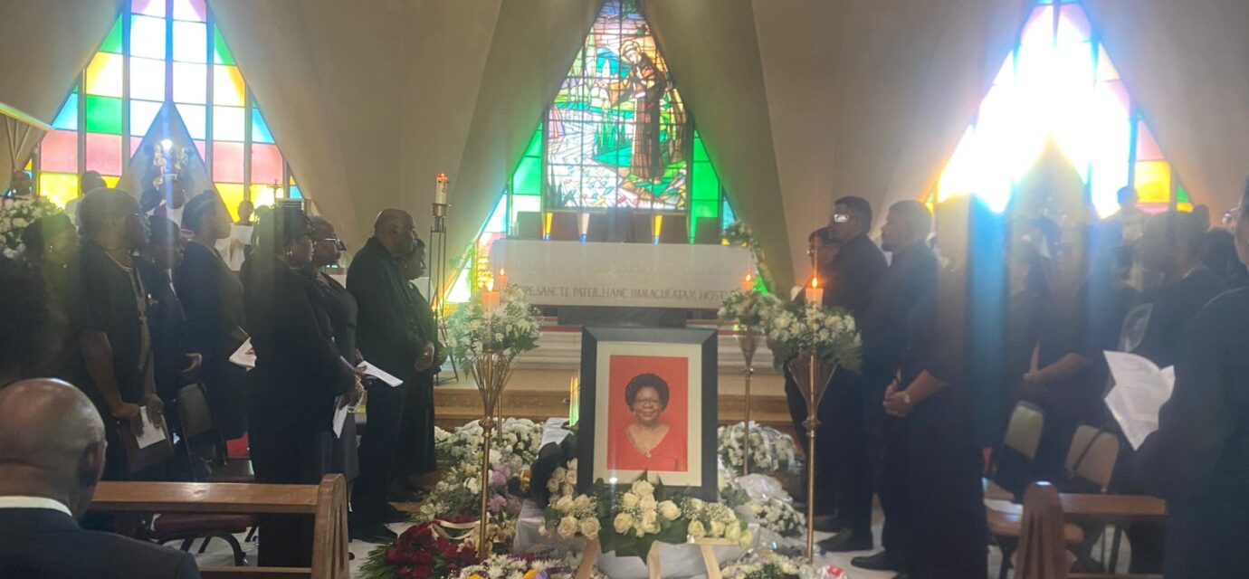 Velório de Luísa Diogo decorre na igreja Santo António da Polana
