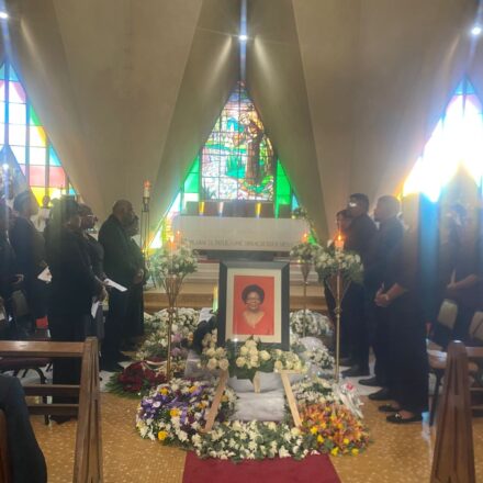 Velório de Luísa Diogo decorre na igreja Santo António da Polana